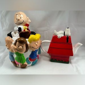 peanuts cookie jar and snoopy dog house creamer